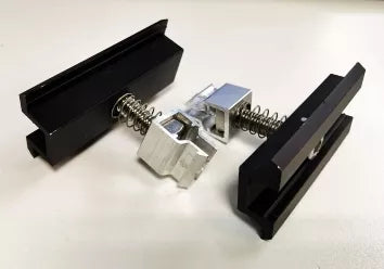 Vidurinis modulio laikiklis Profiness, click, juodas (mod. rėmo aukštis 28-31 mm)