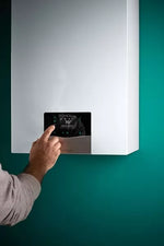 Dujinis kondensacinis katilas Vaillant ecoTEC plus VUI 26CS/1-5 (N-INT3) su 20l talpa, šild. gal.19,7kW, K.V.R. 20,4kW